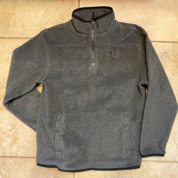 Size 8 boys gray Gap sweaters - Picture 3 of 6